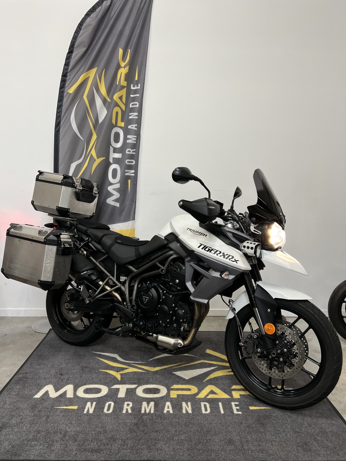 TRIUMPH TIGER 800 XRX