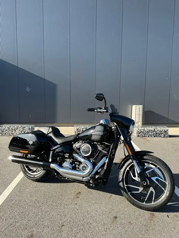 Harley Davidson Softail Sport Glide 107 d'occasion à Le Havre