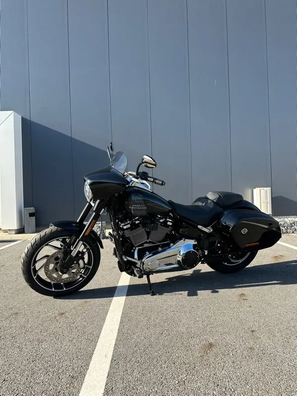 Harley Davidson Softail Sport Glide 107 d'occasion à Le Havre