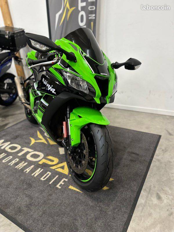Kawasaki Ninja ZX-10R à proximité du Havre