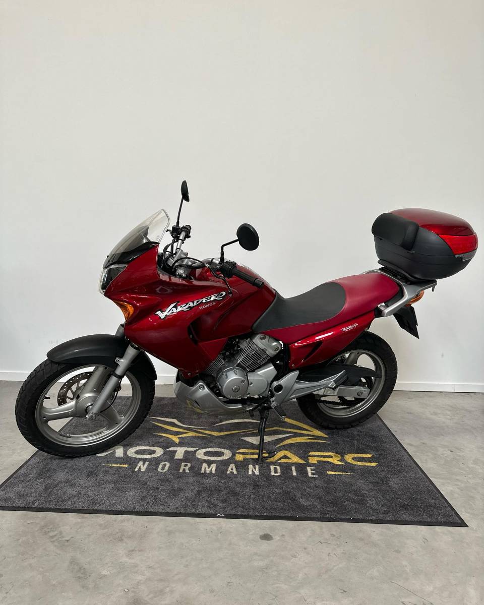 Moto d'occasion Honda XL Varadero 125 cm3 proche de Yvetot