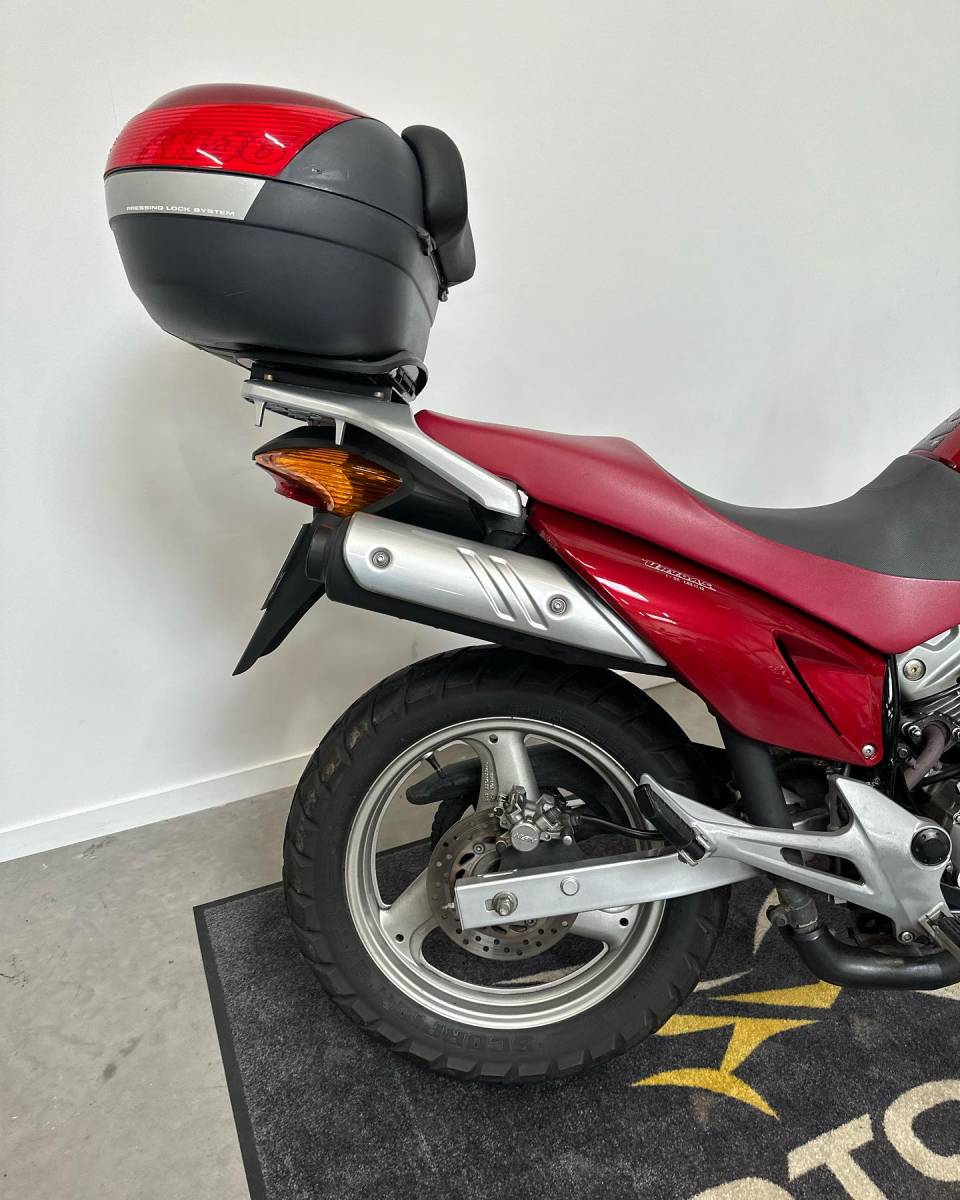 Moto d'occasion Honda XL Varadero 125 cm3 proche de Yvetot