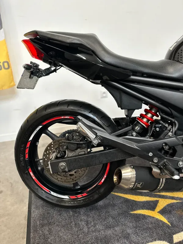 Yamaha XJ6 A2 proche de Saint Romain De Colbosc