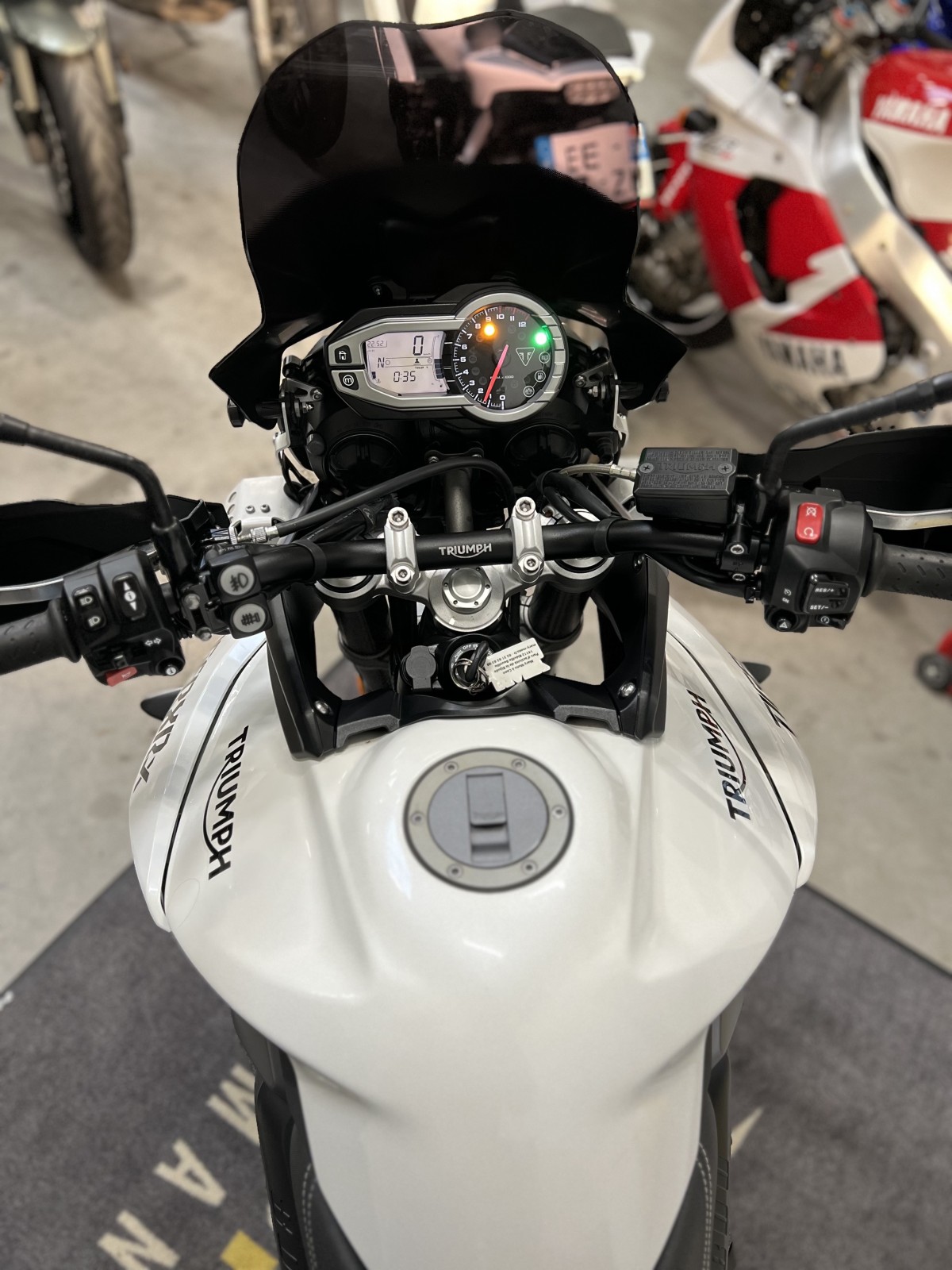 TRIUMPH TIGER 800 XRX