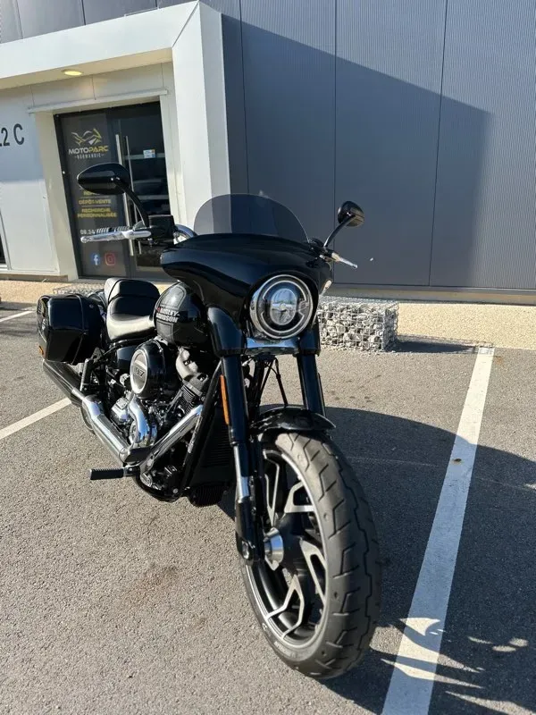 Harley Davidson Softail Sport Glide 107 d'occasion à Le Havre