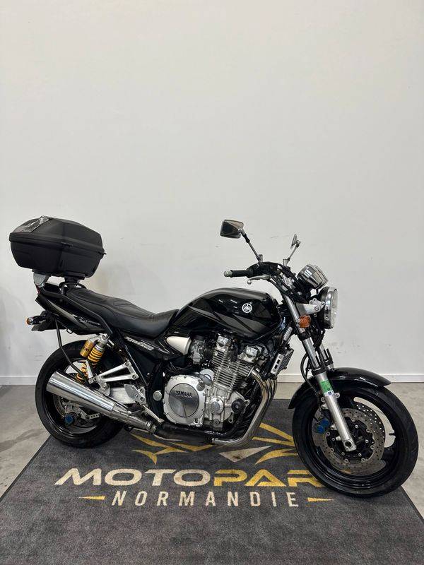 moto Yamaha 1300 XJR