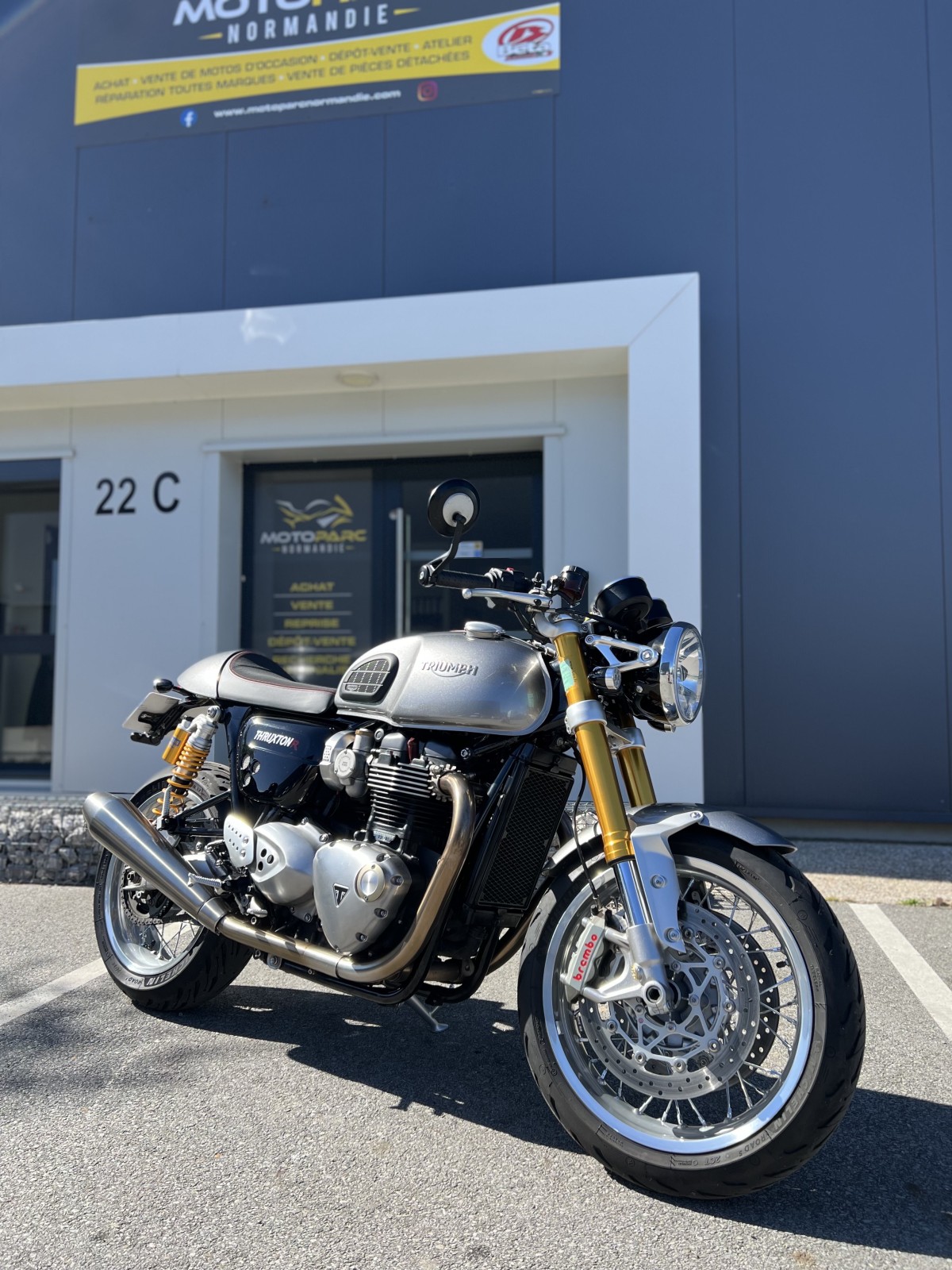TRIUMPH 1200 THRUXTON R