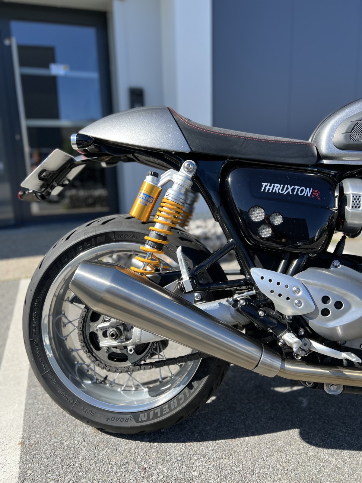 TRIUMPH 1200 THRUXTON R