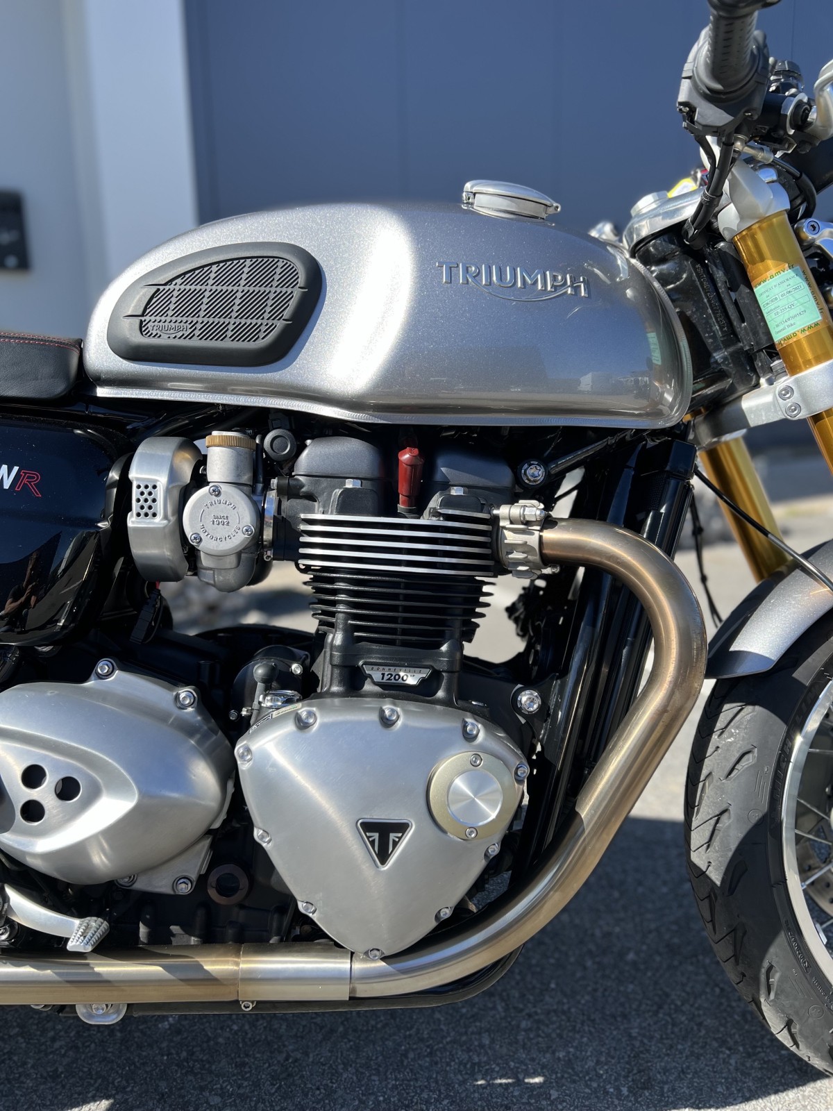 TRIUMPH 1200 THRUXTON R
