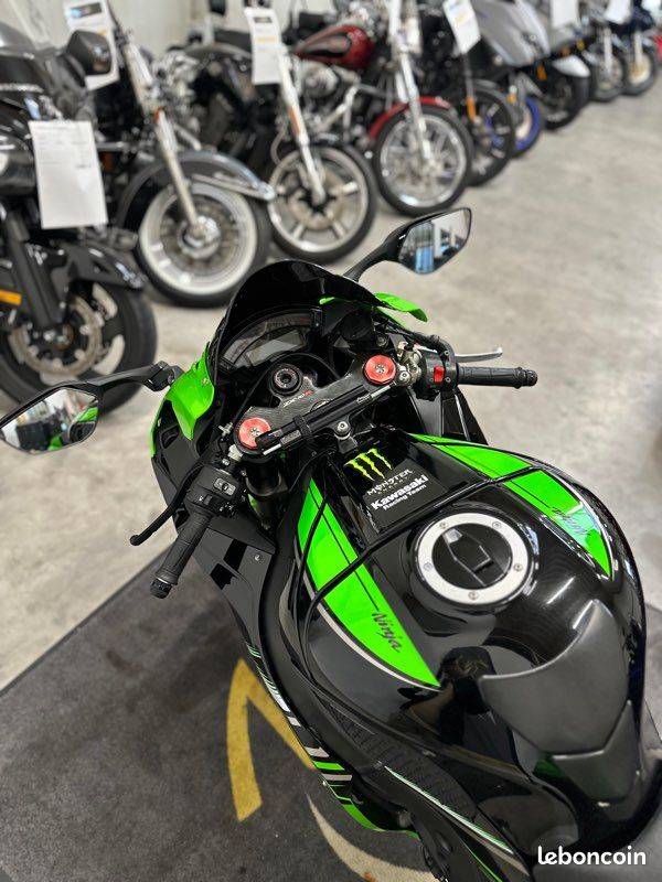 Kawasaki Ninja ZX-10R à proximité du Havre