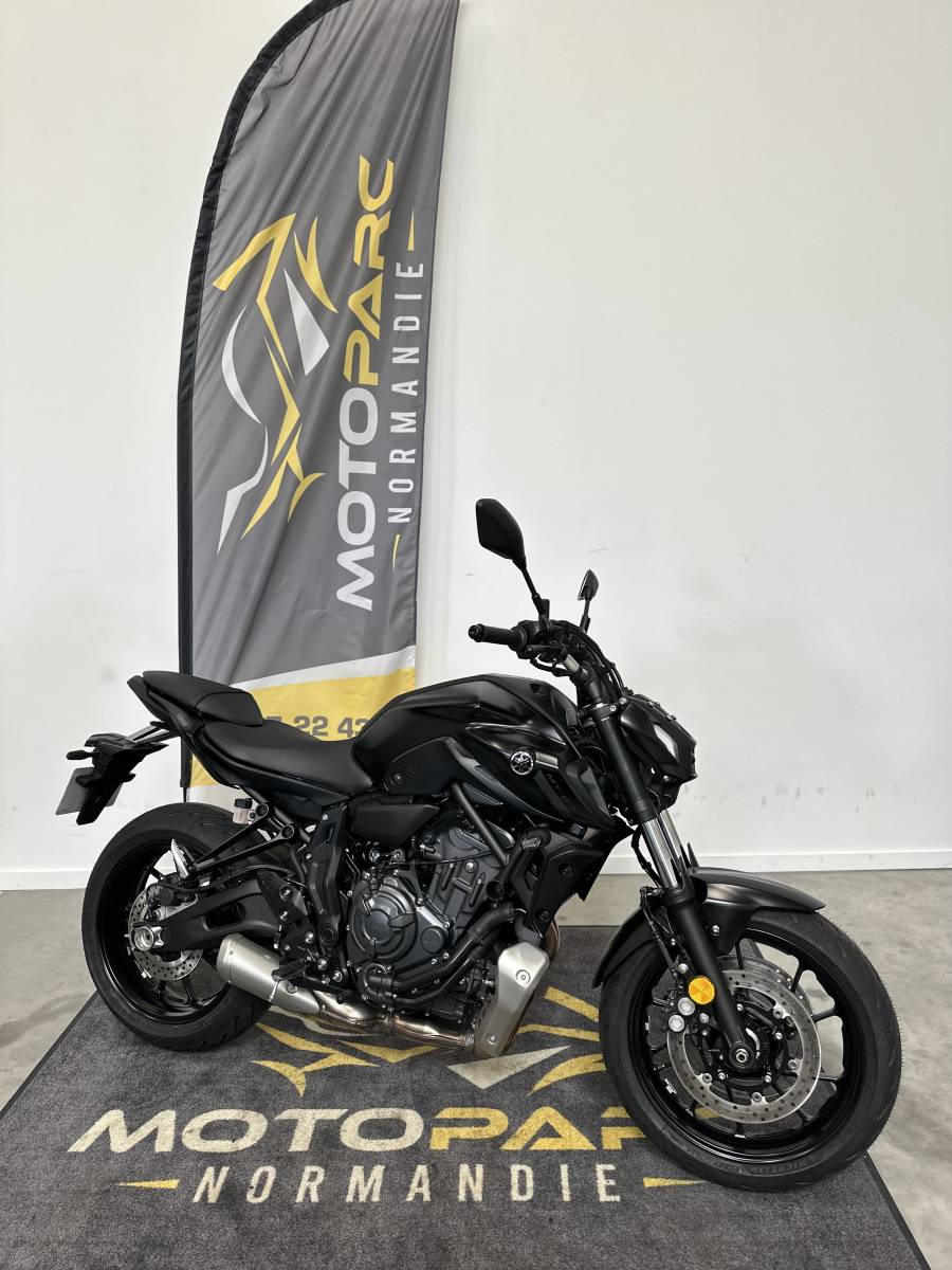 Location Yamaha MT07 35KW A2 Full Black au Havre - Saint Jean De La Neuville