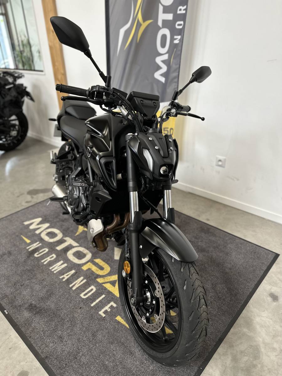 Location Yamaha MT07 35KW A2 Full Black au Havre - Saint Jean De La Neuville