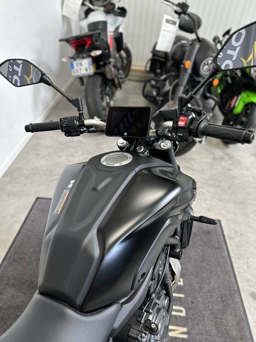 Location Yamaha MT07 35KW A2 Full Black au Havre - Saint Jean De La Neuville
