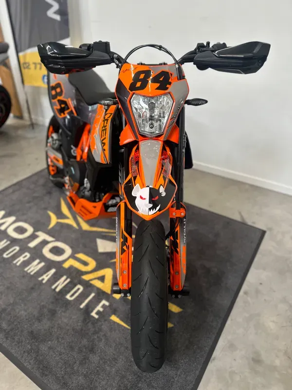 KTM 690 SMC-R proche de Lillebonne