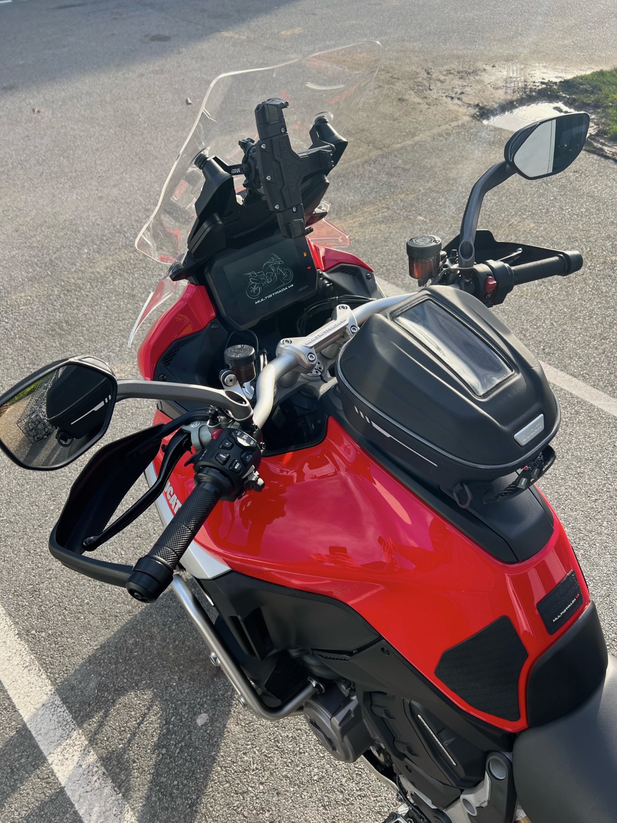 DUCATI MULTISTRADA V4S TRAVEL RADAR A PROXIMITÉ DE GODERVILLE