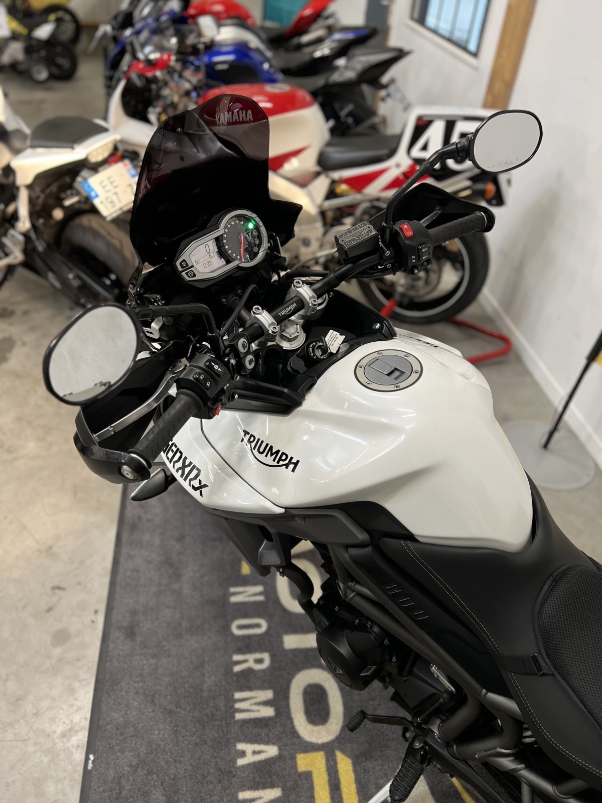 TRIUMPH TIGER 800 XRX