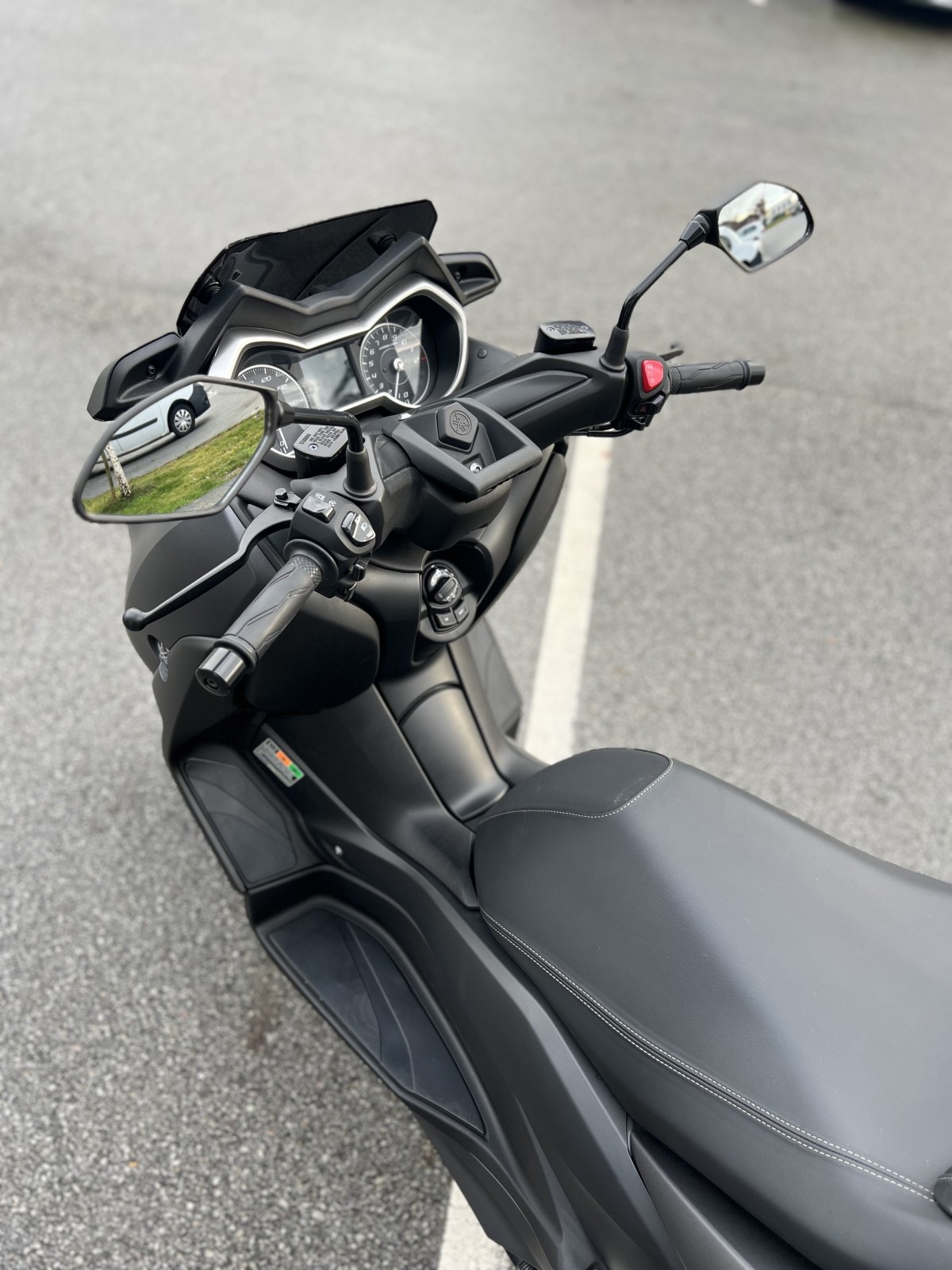 YAMAHA X-MAX 125