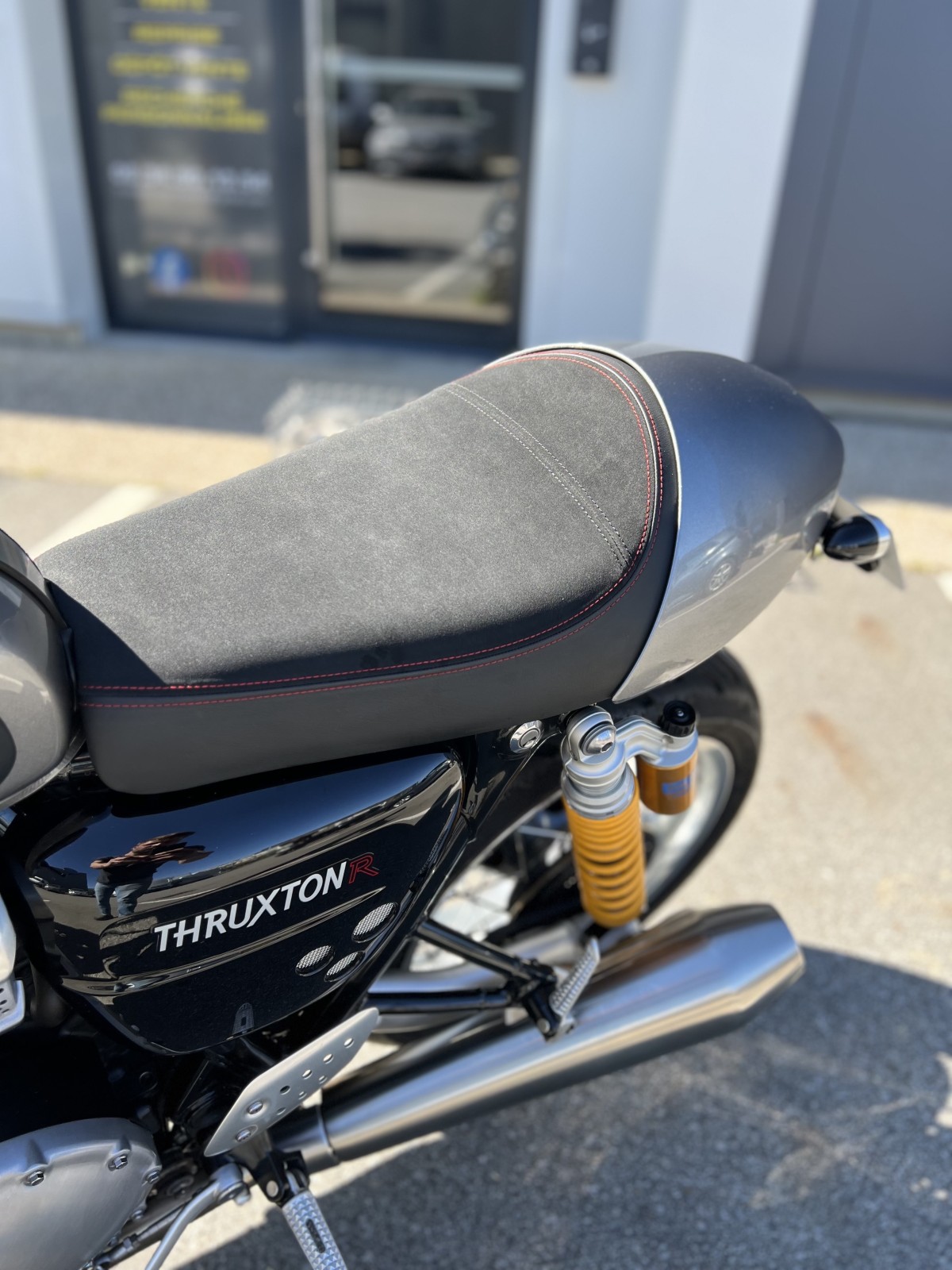 TRIUMPH 1200 THRUXTON R