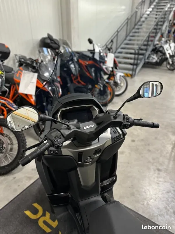 Piaggio MP3 400 HPE RST d'occasion à proximité de Octeville sur Mer