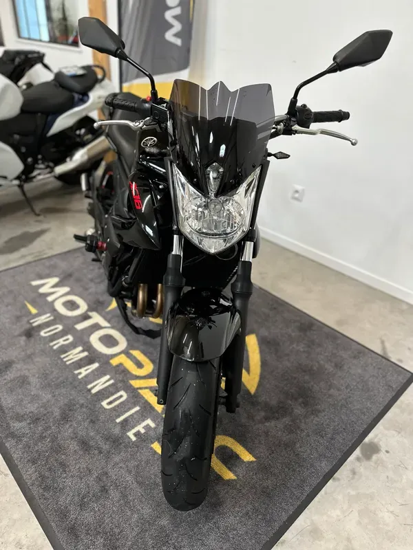 Yamaha XJ6 A2 proche de Saint Romain De Colbosc