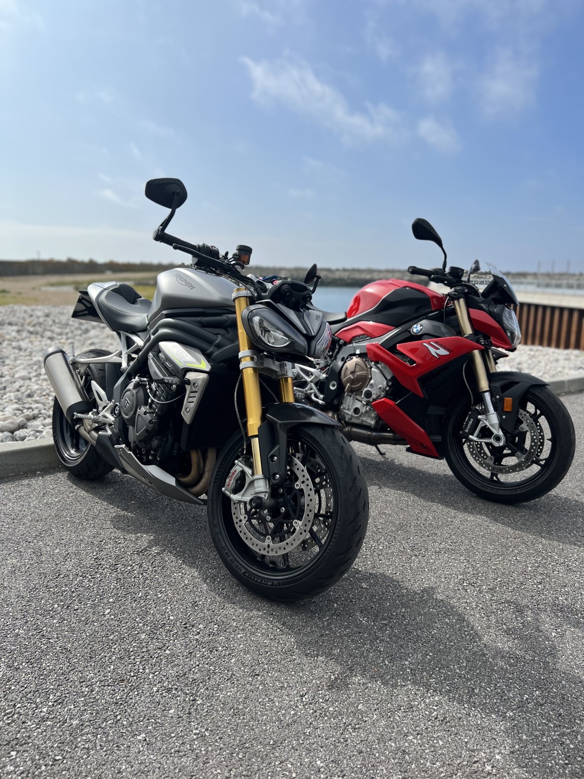 MOTO BMW S1000R ET TRIUMPH 1200 SPEED TRIPLE RS D’OCCASION PROCHE LE HAVRE