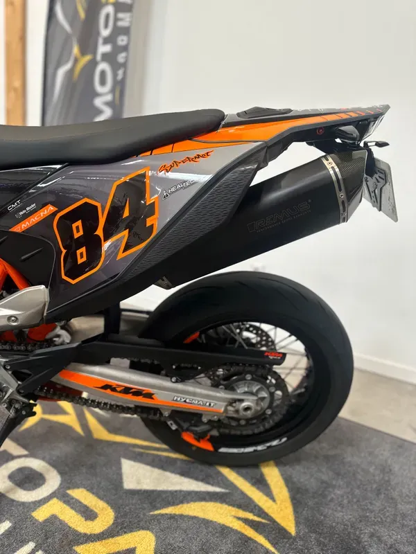 KTM 690 SMC-R proche de Lillebonne