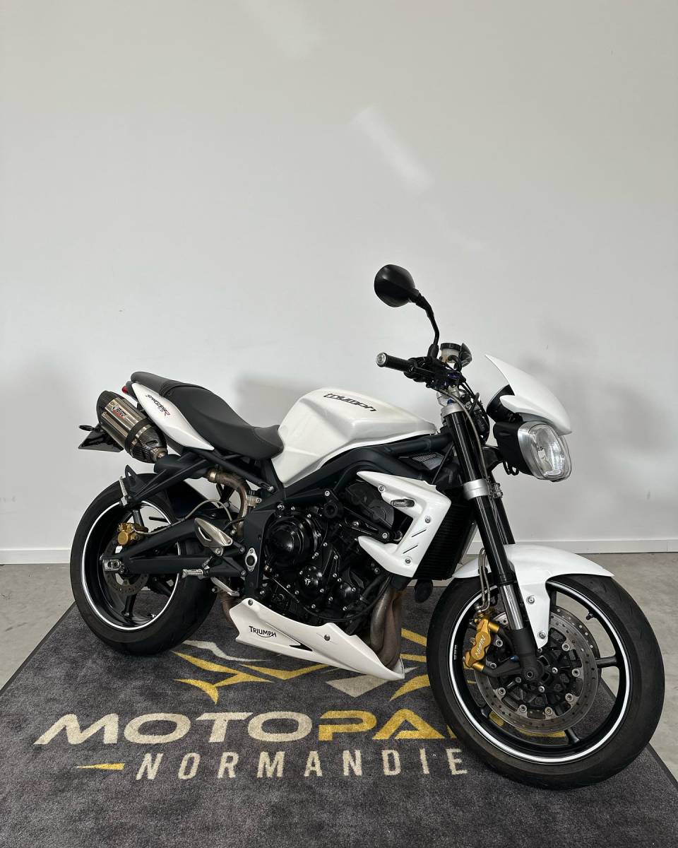 Moto d'occasion Triumph Street Triple 675 R proche de Yvetot