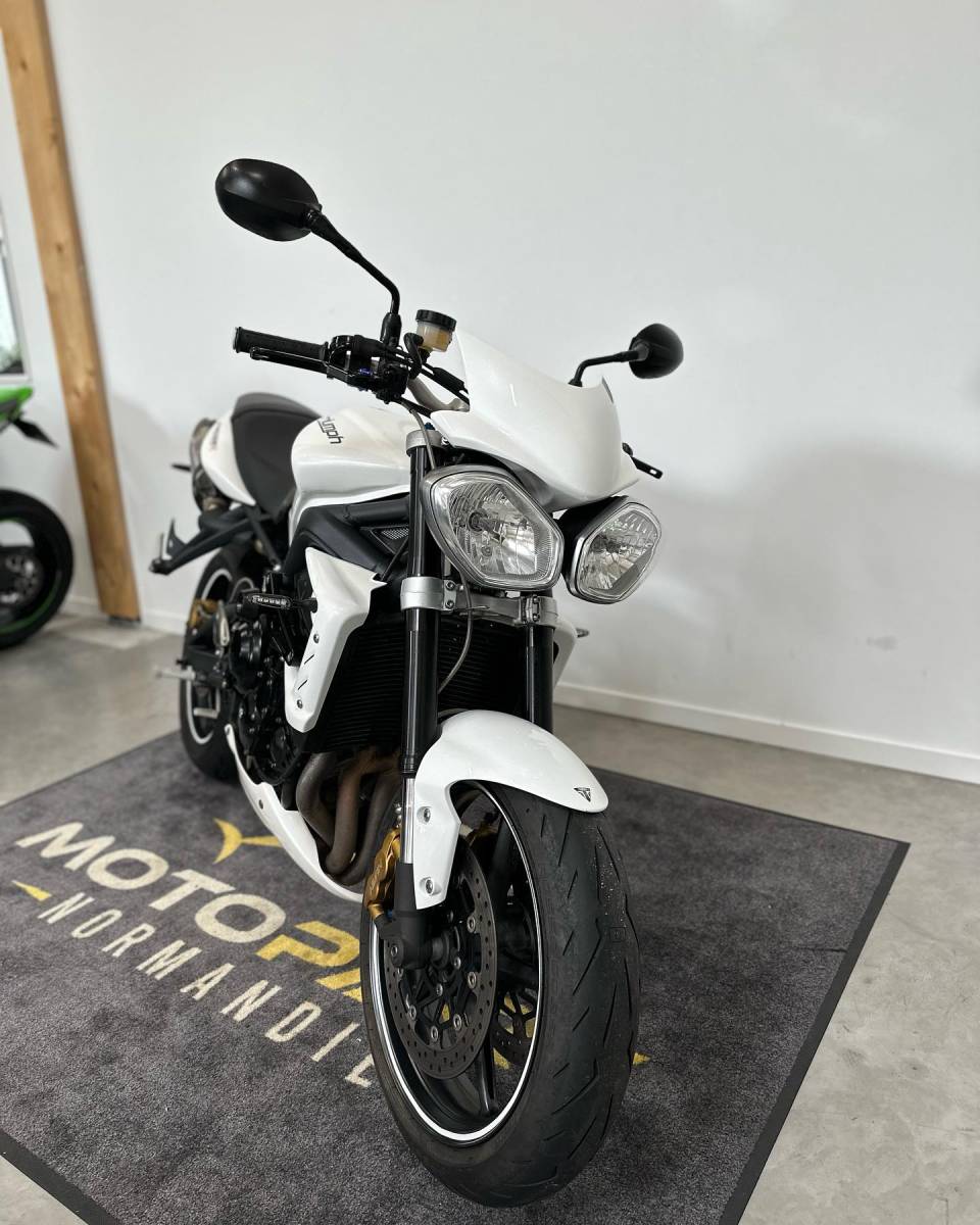 Moto d'occasion Triumph Street Triple 675 R proche de Yvetot