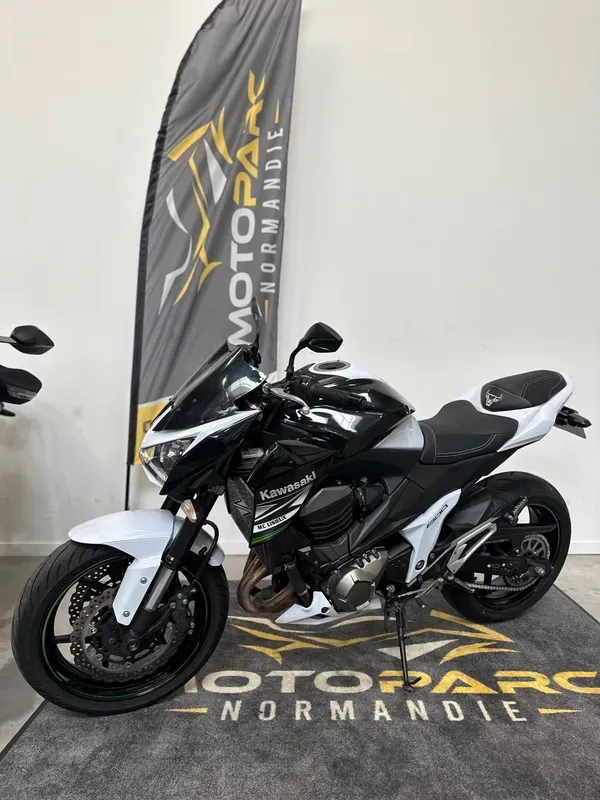 Kawasaki Z800 d'occasion à côté de Pont-Audemer