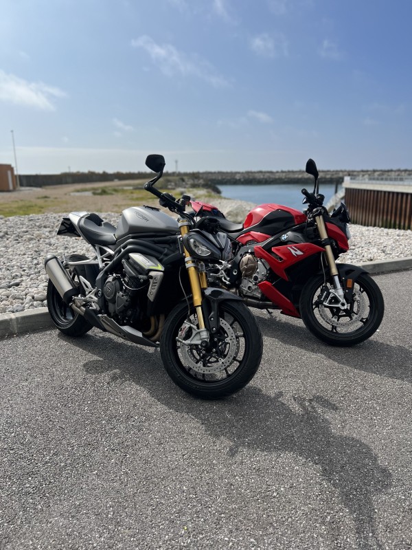 MOTO BMW S1000R ET TRIUMPH 1200 SPEED TRIPLE RS D’OCCASION PROCHE LE HAVRE