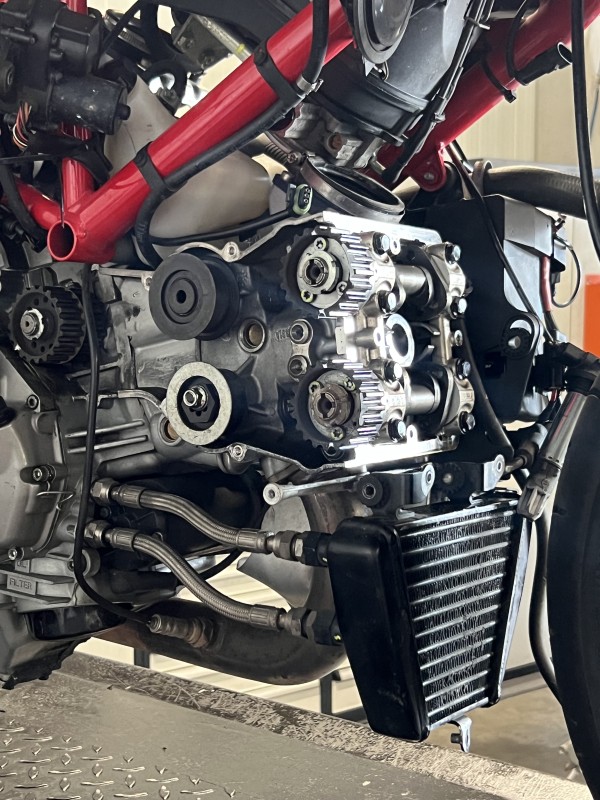GROSSE REVISION TYPE REGLAGE DES JEUX AUX SOUPAPES SUR DUCATI 
