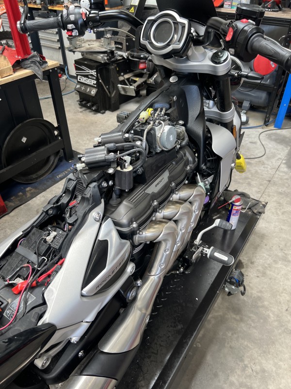 Atelier mécanique pour l'entretien et la révision de motos toutes marques 