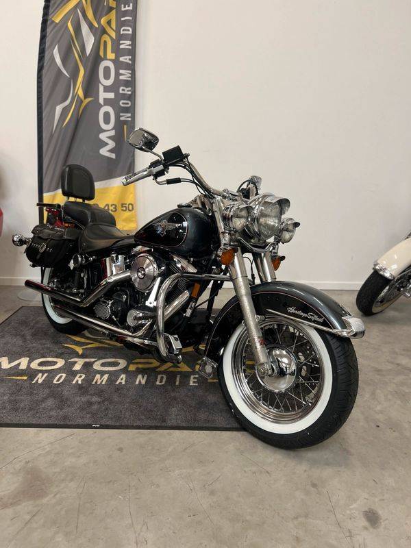 Harley Davidson 1340 Softail Heritage Special à côté de Saint Romain de Colbosc